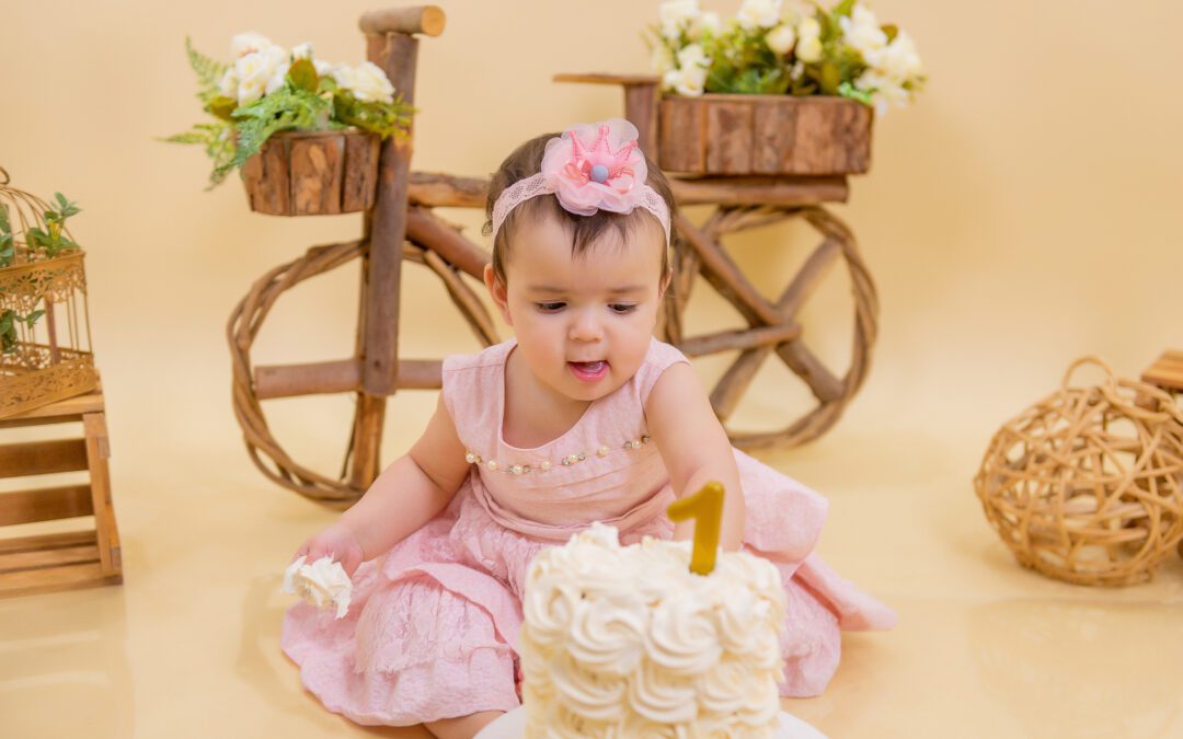 Zoe  –  Smash the Cake